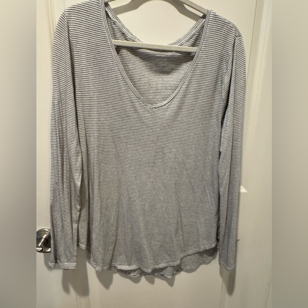 Old Navy black/white Striped Women's Top size XL
